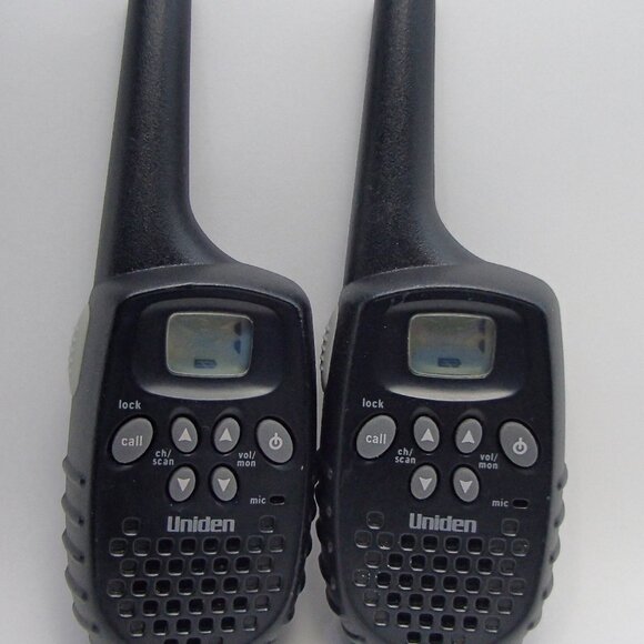 Uniden GMR-1035/2 22 Channel 10 Mile range FRS/GMRS radio Missing Belt Clip - Picture 1 of 6